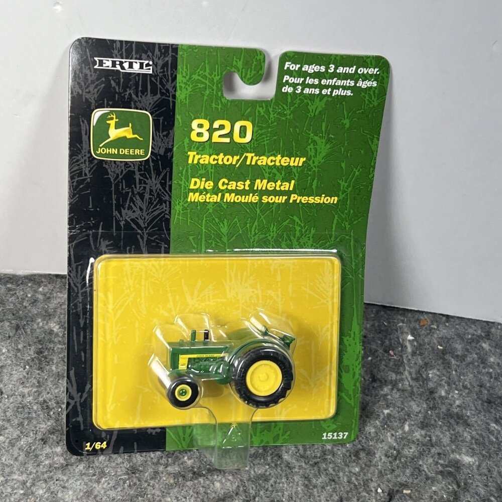 2000 Ertl John Deere Diecast 820 Tractor #15137 1/64 NIP
